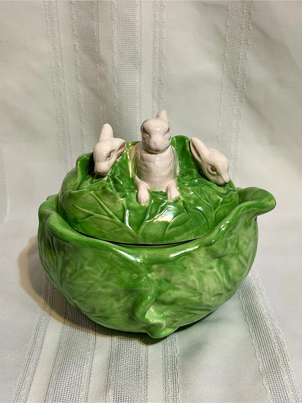 Vintage 1977 Holland Mold Lenore Ceramic Cabbage Bowl Rabbits 7.5"